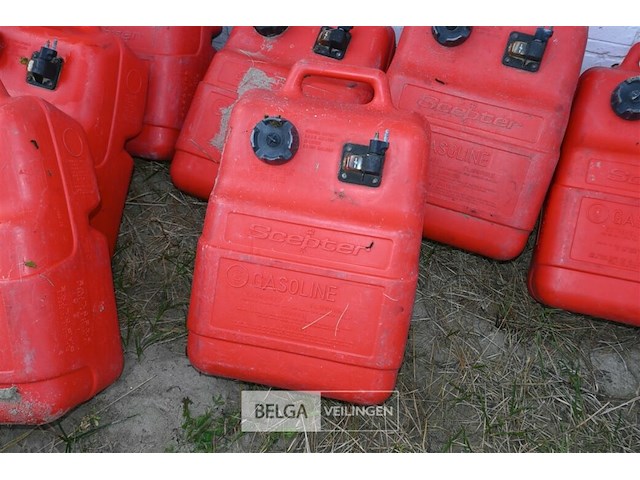 Partij kunststof brandstoftanks - afbeelding 2 van  5