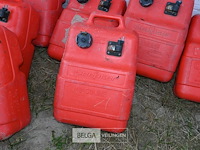 Partij kunststof brandstoftanks - afbeelding 2 van  5