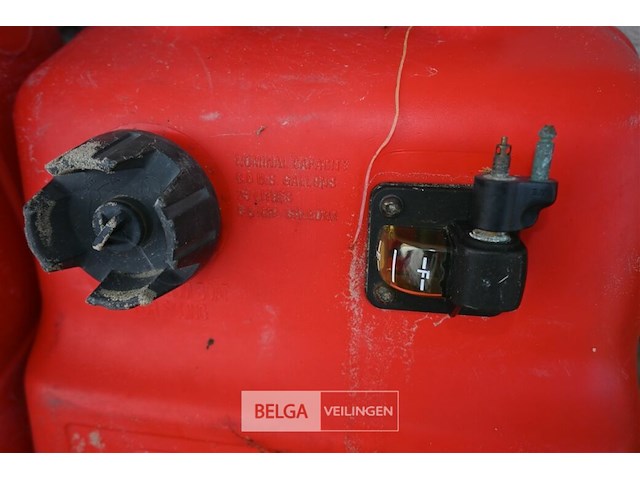 Partij kunststof brandstoftanks - afbeelding 4 van  5