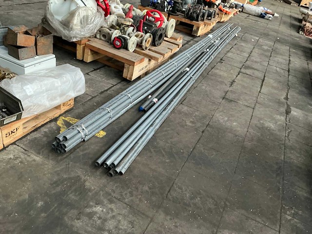 Partij kunststof buizen - afbeelding 1 van  8