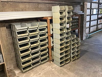Partij kunststof magazijnbakjes