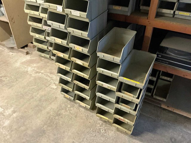 Partij kunststof magazijnbakjes - afbeelding 3 van  5