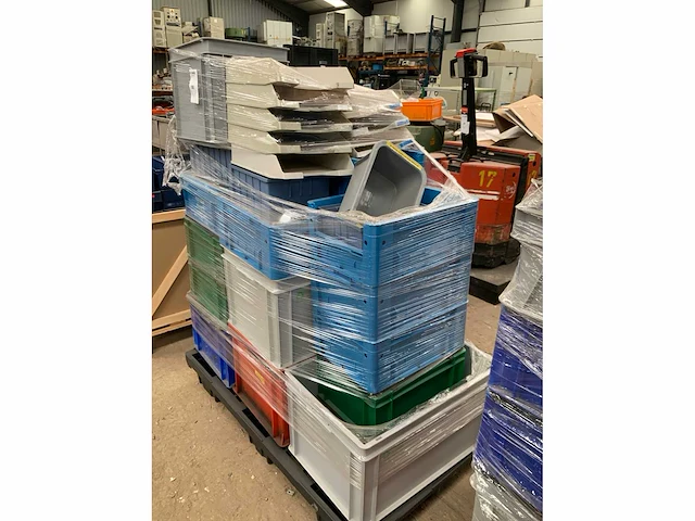 Partij kunststof magazijnbakken - afbeelding 3 van  5