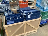 Partij kunststof magazijnbakken - afbeelding 1 van  3