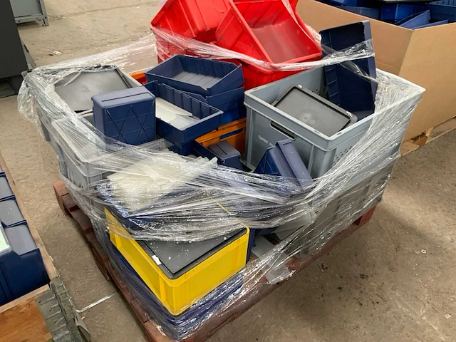 Partij kunststof magazijnbakken - afbeelding 3 van  3