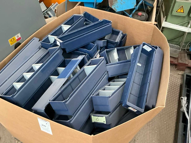 Partij kunststof magazijnbakken - afbeelding 5 van  6