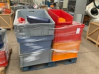 Partij kunststof magazijnbakken - afbeelding 1 van  5