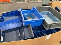 Partij kunststof magazijnbakken - afbeelding 2 van  3