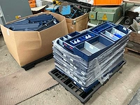 Partij kunststof magazijnbakken - afbeelding 1 van  6