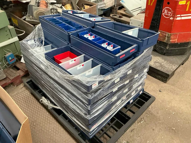 Partij kunststof magazijnbakken - afbeelding 4 van  6