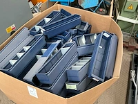 Partij kunststof magazijnbakken - afbeelding 5 van  6