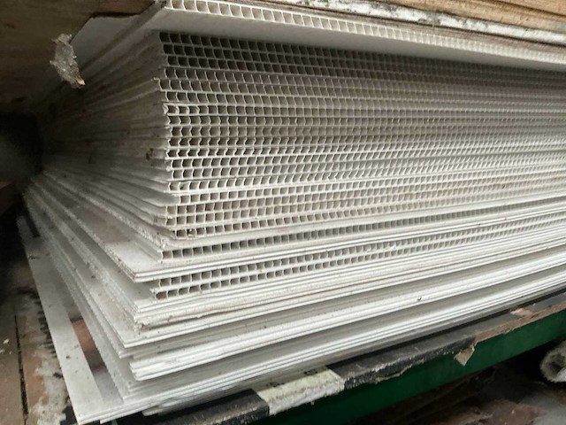 Partij kunststof plaatmateriaal - afbeelding 2 van  2