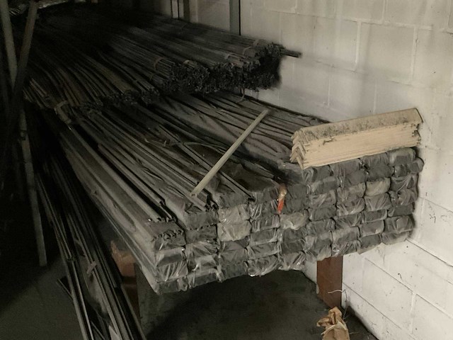 Partij kunststof profielen - afbeelding 2 van  3