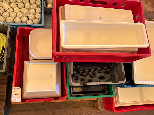 Partij kunststof schalen en kommen - afbeelding 1 van  10