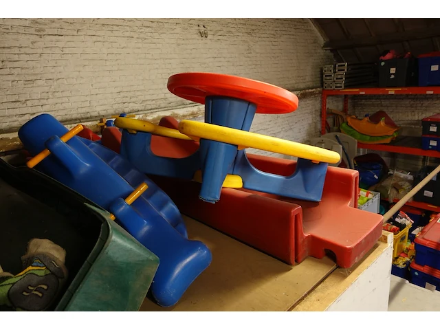 Partij kunststof speelgoed/speeltuin - afbeelding 1 van  6