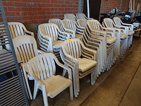 Partij kunststof stoelen - afbeelding 1 van  4