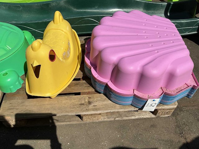 Partij kunststof tuin kinderspeelgoed - afbeelding 1 van  3