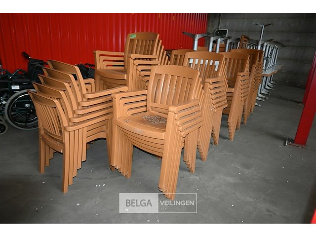 Partij kunststof tuinstoelen - afbeelding 1 van  5