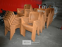 Partij kunststof tuinstoelen - afbeelding 1 van  5