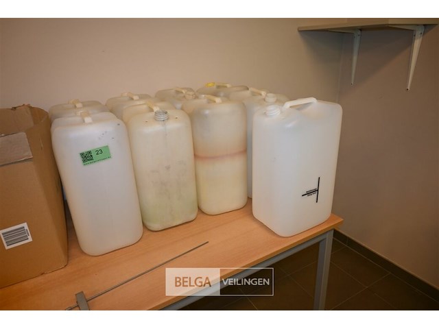 Partij kunststof waterbidons - afbeelding 1 van  5