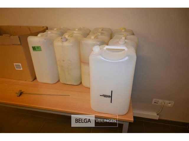 Partij kunststof waterbidons - afbeelding 2 van  5