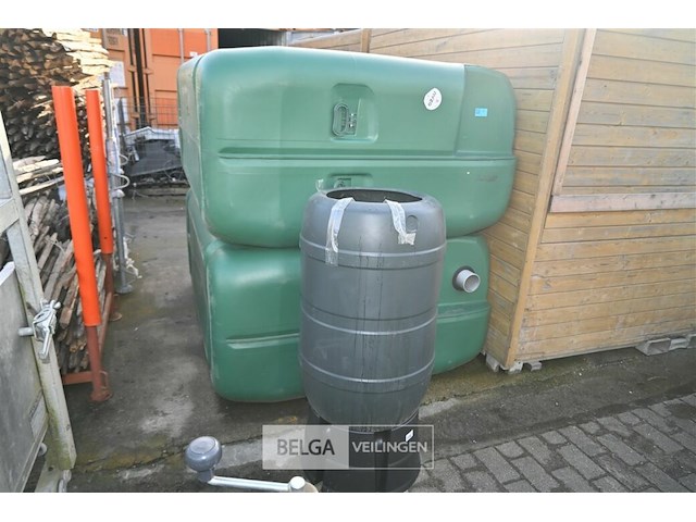 Partij kunststof watervaten - afbeelding 1 van  8