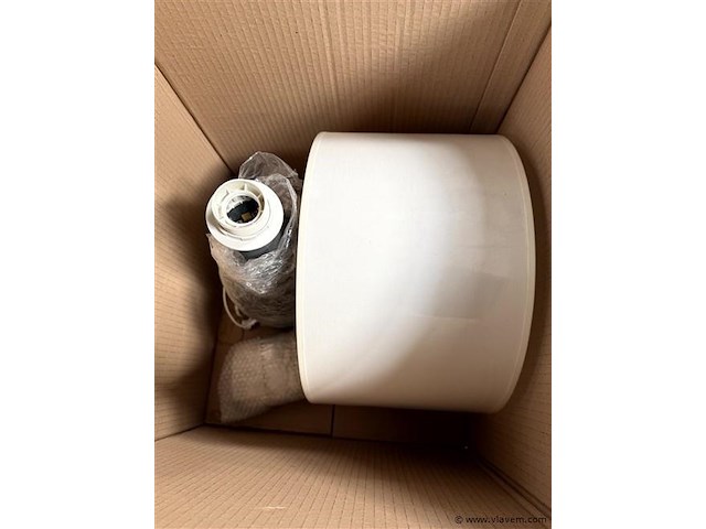 Partij kussens en decoratieve lamp - afbeelding 2 van  3