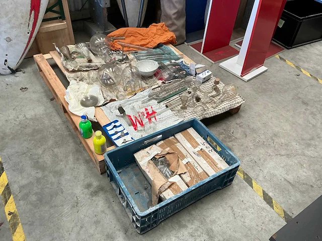Partij laboratoriumglaswerk voor chemie - afbeelding 2 van  9