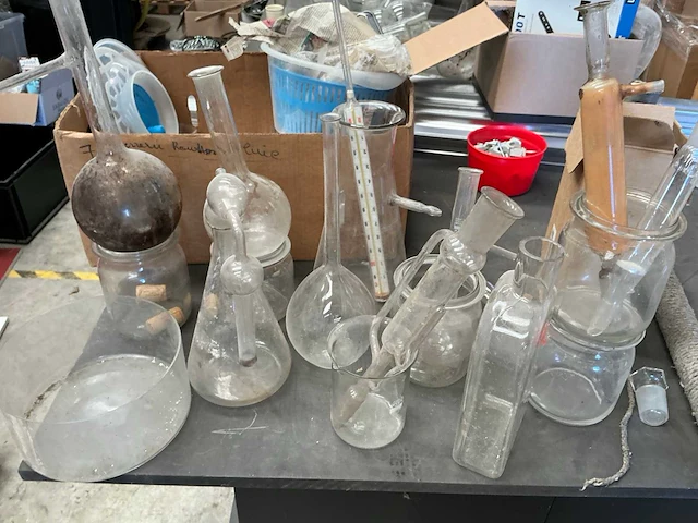 Partij laboratoriumglaswerk voor chemie - afbeelding 3 van  9