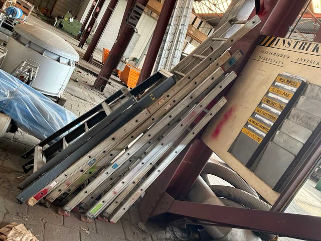 Partij ladders en trappen - afbeelding 1 van  3
