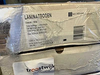 Partij laminaat en plafondpanelen