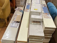 Partij laminaatvloer en wandpanelen - afbeelding 1 van  6
