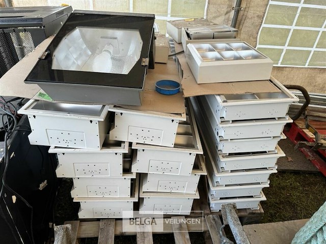 Partij lamparmaturen + breedstraler - afbeelding 1 van  7