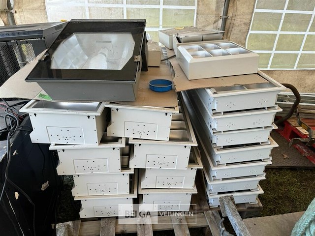 Partij lamparmaturen + breedstraler - afbeelding 2 van  7