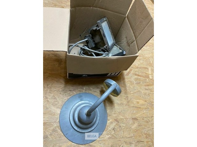 Partij lampen gebruikt 2x straler + 1x sierlamp - afbeelding 2 van  4