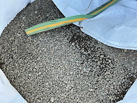 Partij lavakorrels - afbeelding 4 van  4