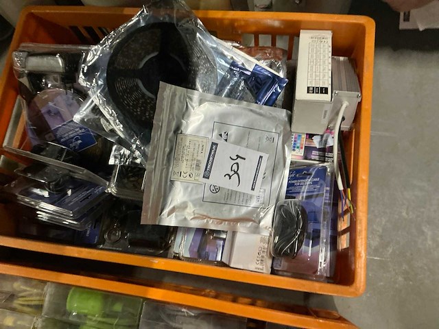 Partij ledstrips en accessoires - afbeelding 1 van  3