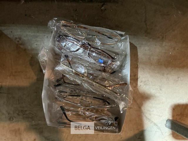 Partij leesbrillen + brilhoesjes nike - afbeelding 2 van  4