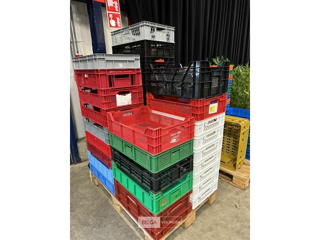 Partij lege bakken - afbeelding 1 van  4