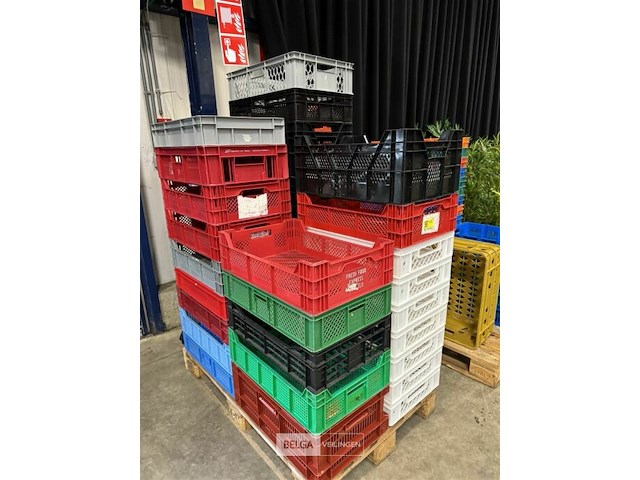 Partij lege bakken - afbeelding 2 van  4