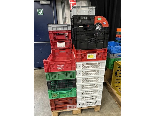 Partij lege bakken - afbeelding 4 van  4