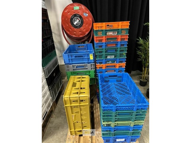 Partij lege bakken - afbeelding 1 van  3