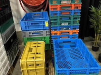 Partij lege bakken - afbeelding 1 van  3