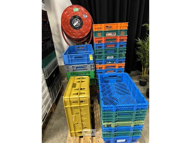 Partij lege bakken - afbeelding 2 van  3