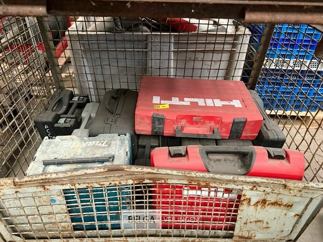 Partij lege gereedschapskoffer - afbeelding 1 van  3