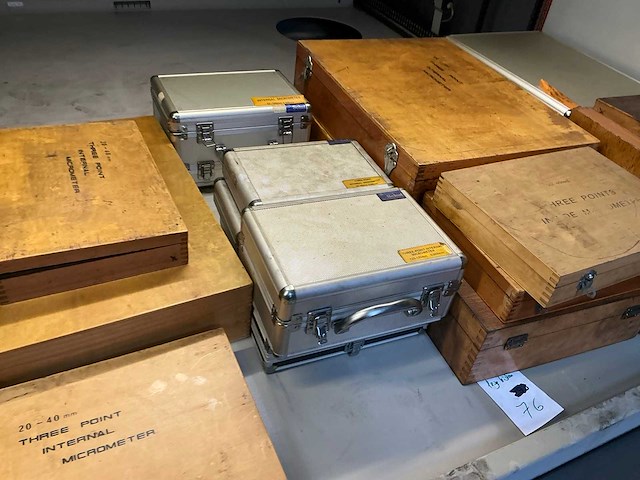 Partij lege houten kisten en gereedschapskoffers - afbeelding 3 van  6