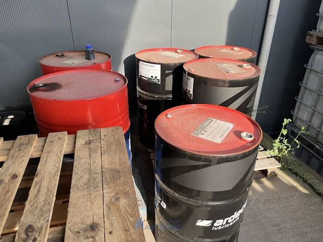 Partij lege kunststoffen en metalen vaten - afbeelding 4 van  7