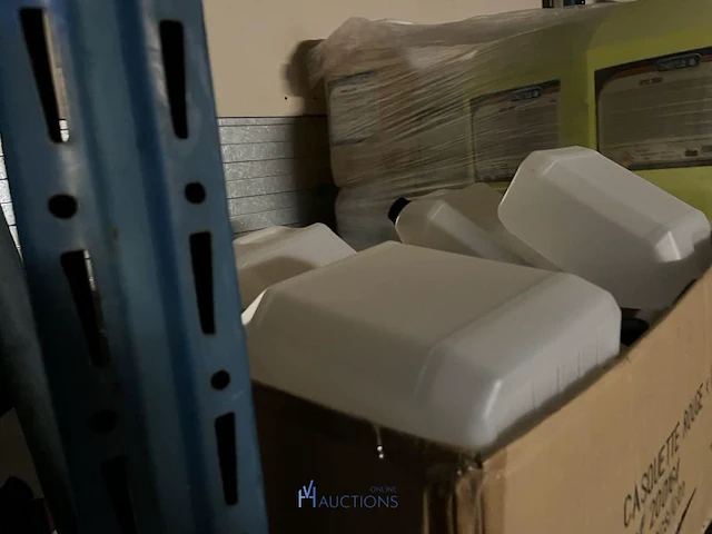 Partij lege pvc jerrycans - afbeelding 6 van  6