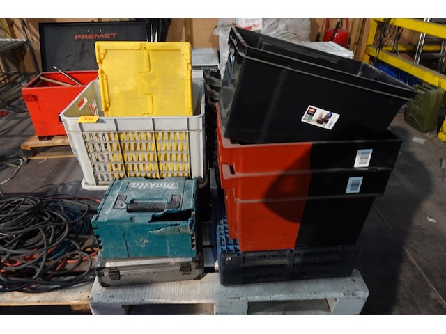 Partij lege werkkoffers & grijpbakken - afbeelding 1 van  4