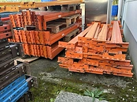 Partij liggers voor palletstelling
